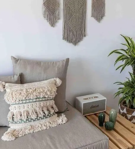 Barbara, By Red Windmill * 卡拉法蒂斯