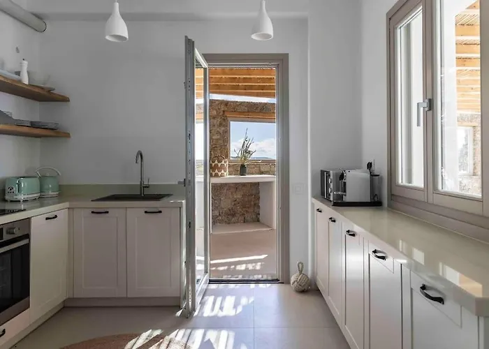 Barbara, By Red Windmill 别墅 *