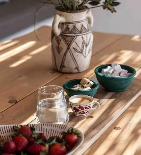 Barbara, By Red Windmill 卡拉法蒂斯